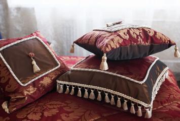 Декоративные подушки с кисточками