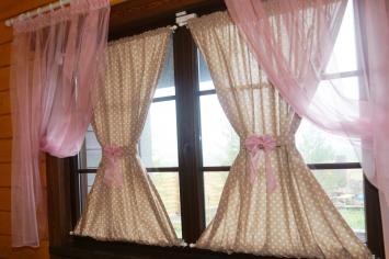 Шторы в детскую комнату. Розовые шторы