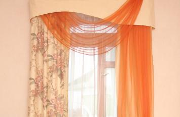 Оранжевые шторы с ламбрекеном